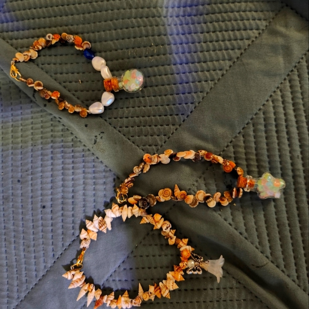 Jewlery,:bracelets,necklaces,chokers,keychains